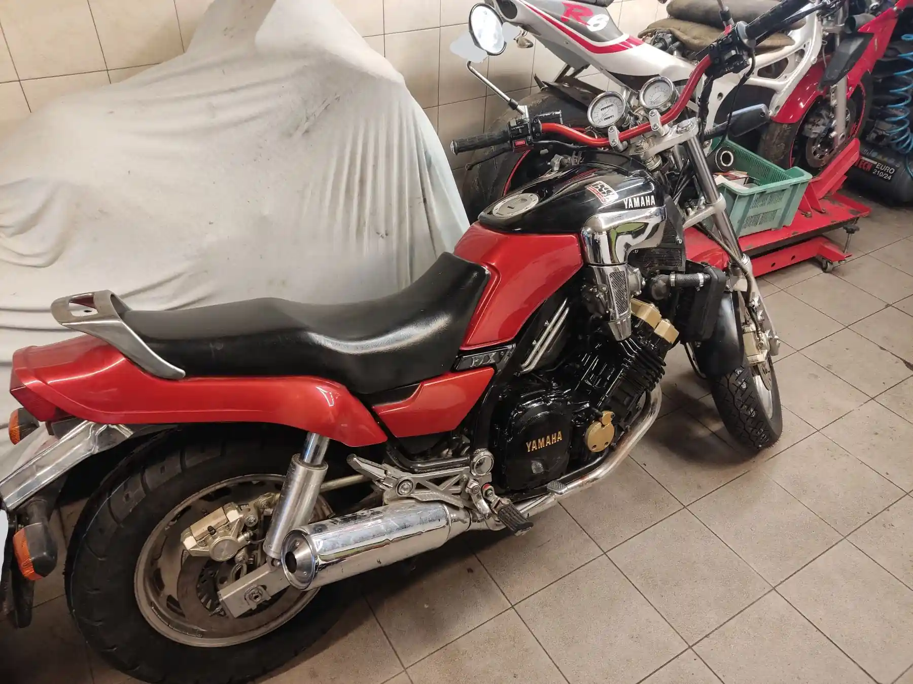 Yamaha FZX 750 #8